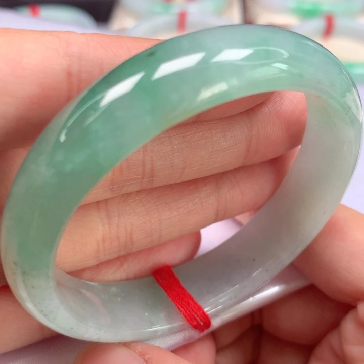 翡翠手镯未镶嵌糖*冰满绿