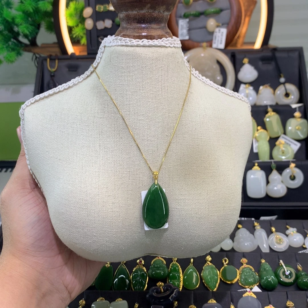 和田玉18K金镶嵌吊坠(赠链)