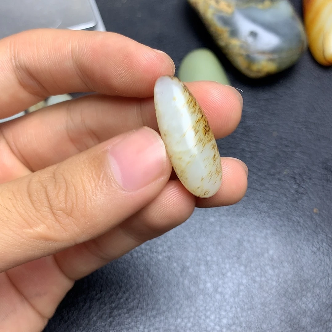 未镶嵌和田玉（糖玉）挂件