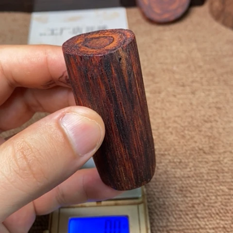 藤类45.6克降真香彩虹油手把件