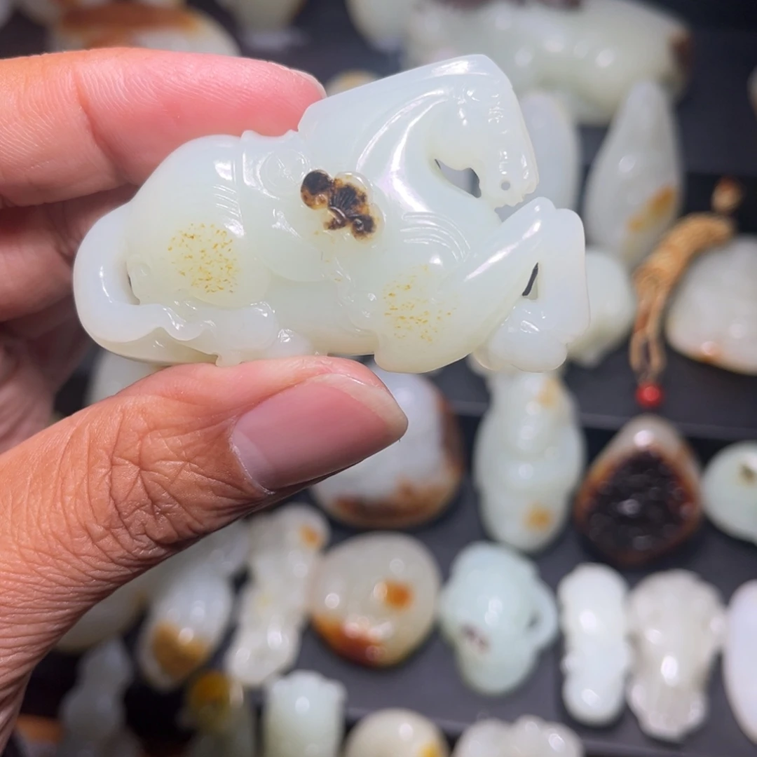 S***6和田玉未镶嵌颈饰