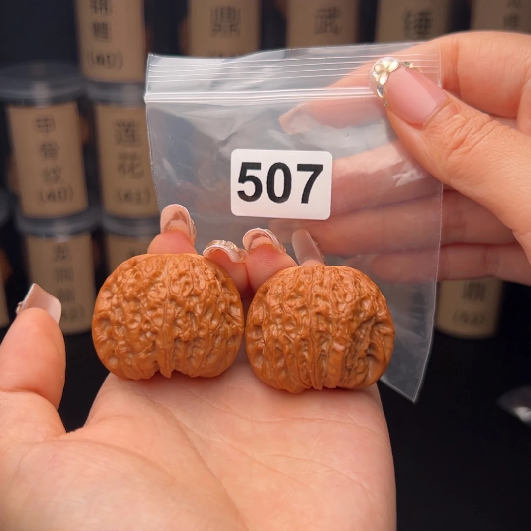 ****C文玩核桃吊坠血麒麟