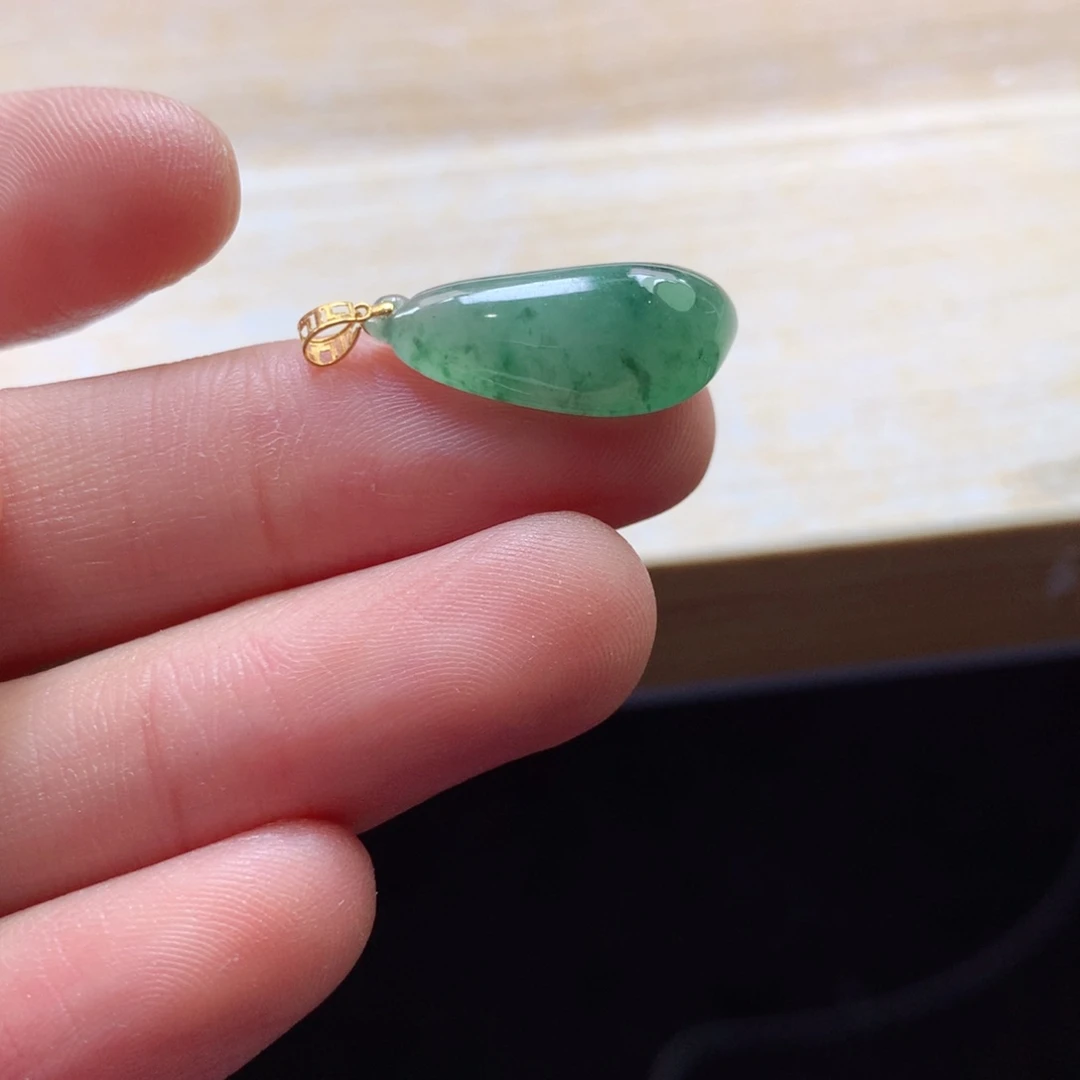 翡翠颈饰18K金镶嵌吊坠