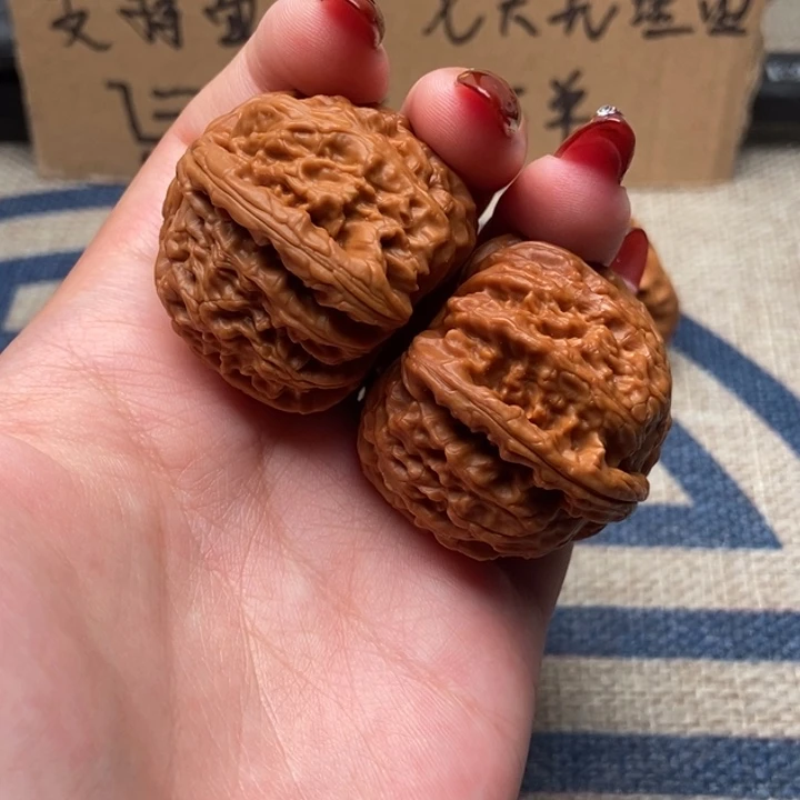 d***z文玩核桃吊坠白狮子正奔