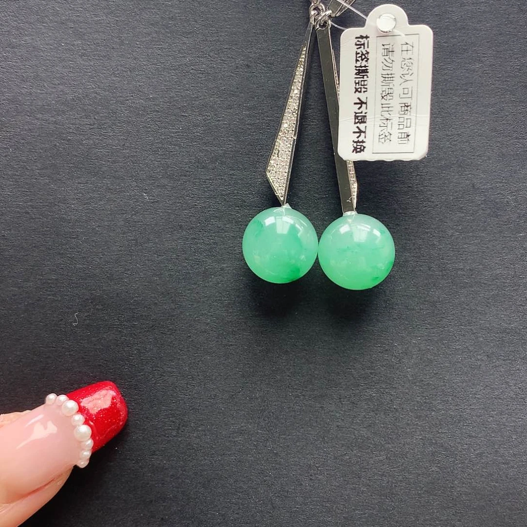 石英质玉耳坠未镶嵌