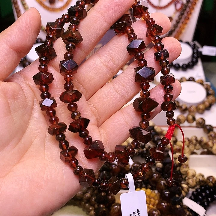 鸣***琥珀未镶嵌裸石抚顺琥珀207