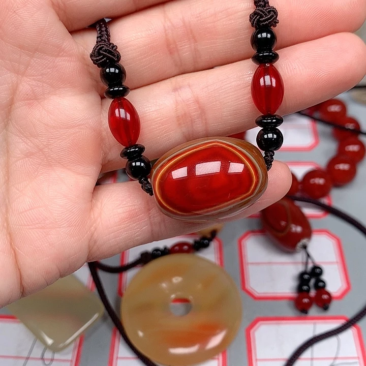 吉***姐玛瑙/玉髓未镶嵌颈饰