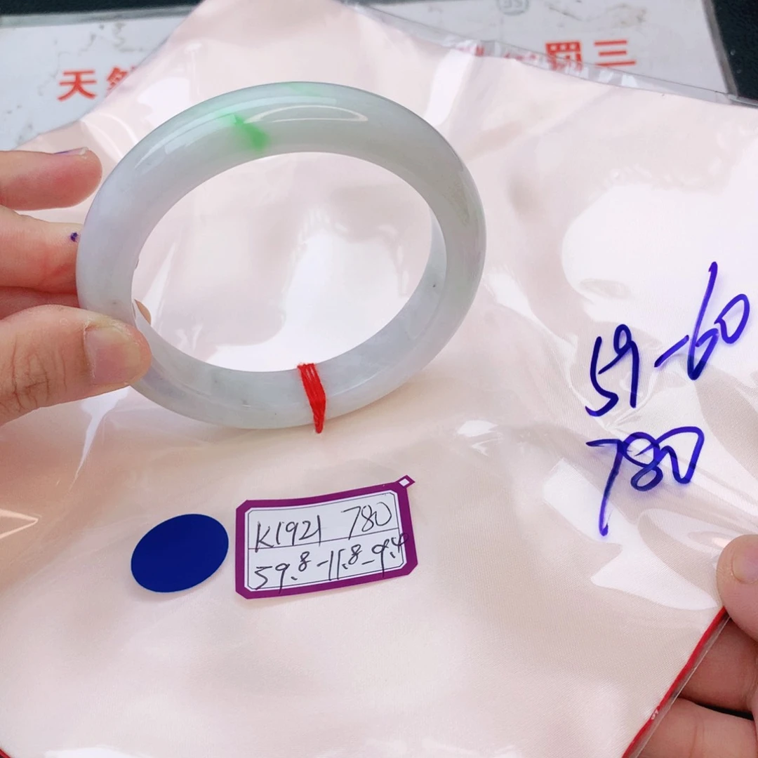 翡翠手镯未镶嵌我