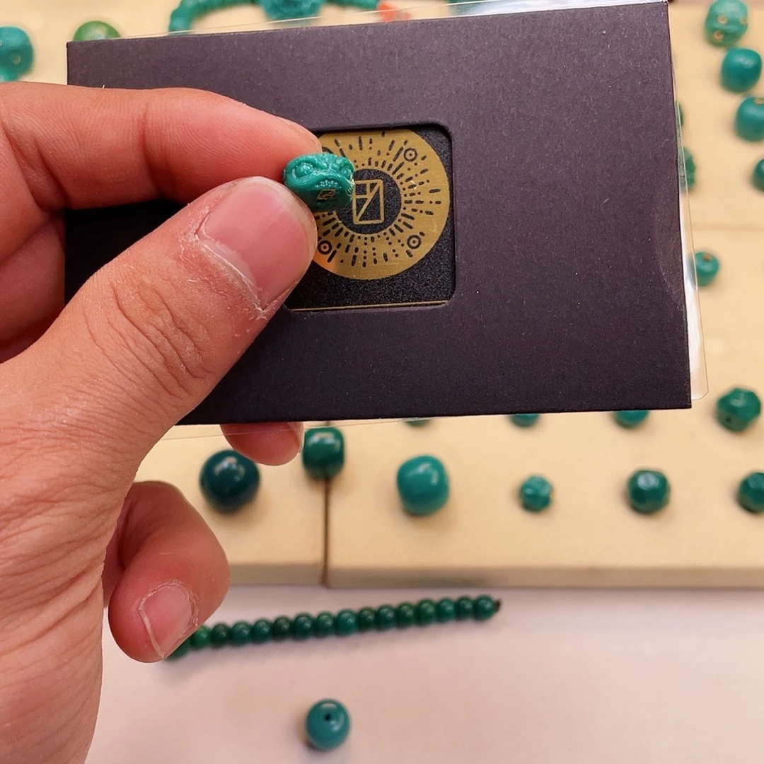 绿松石颈饰未镶嵌?****