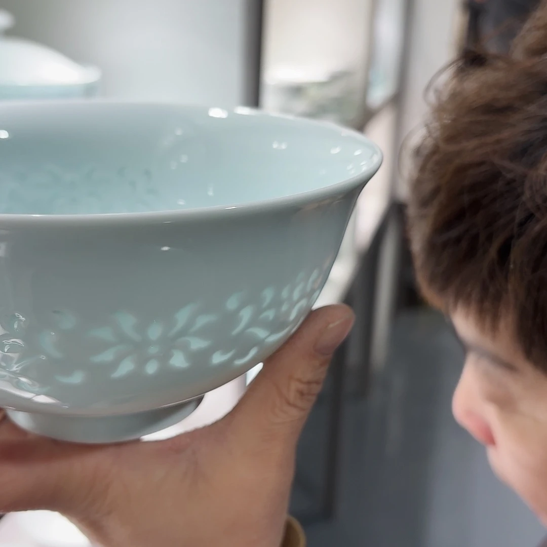 碗景德镇陶瓷青釉缠枝莲面碗一个