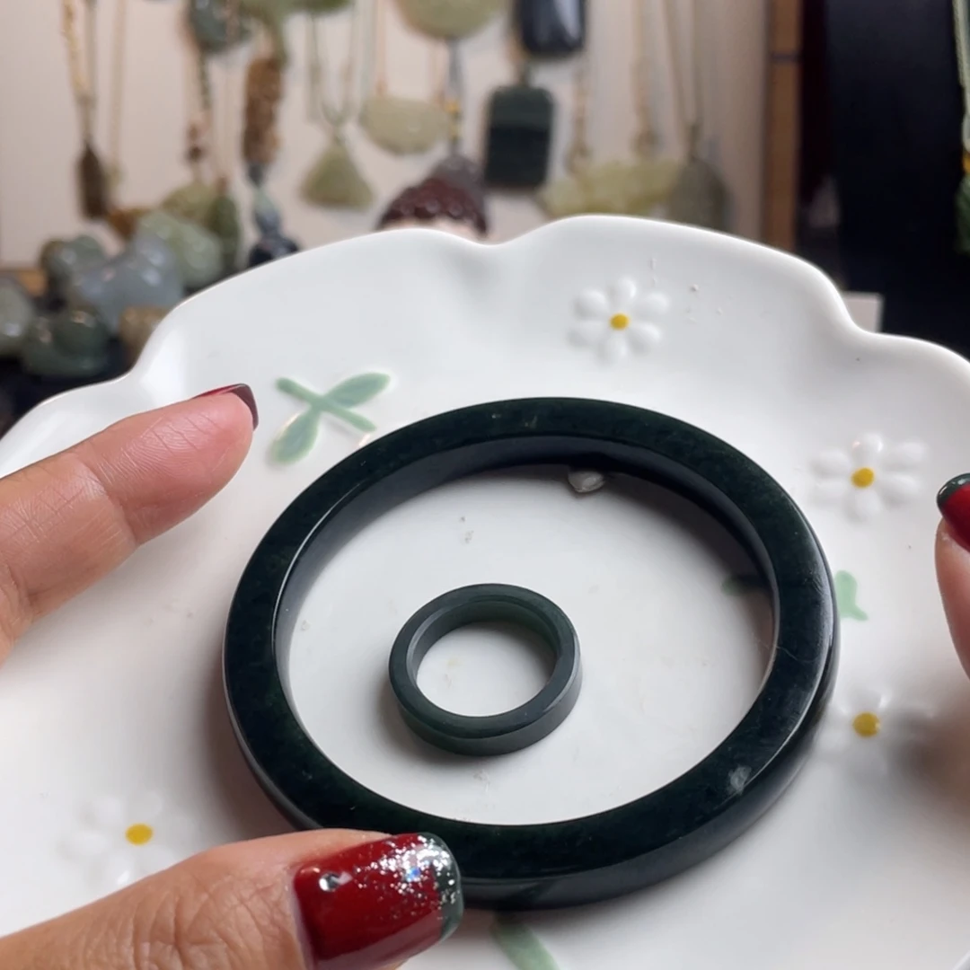 和田玉未镶嵌手镯61.5圈口