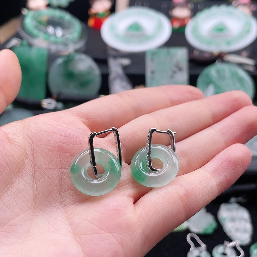 石英质玉未镶嵌耳钉