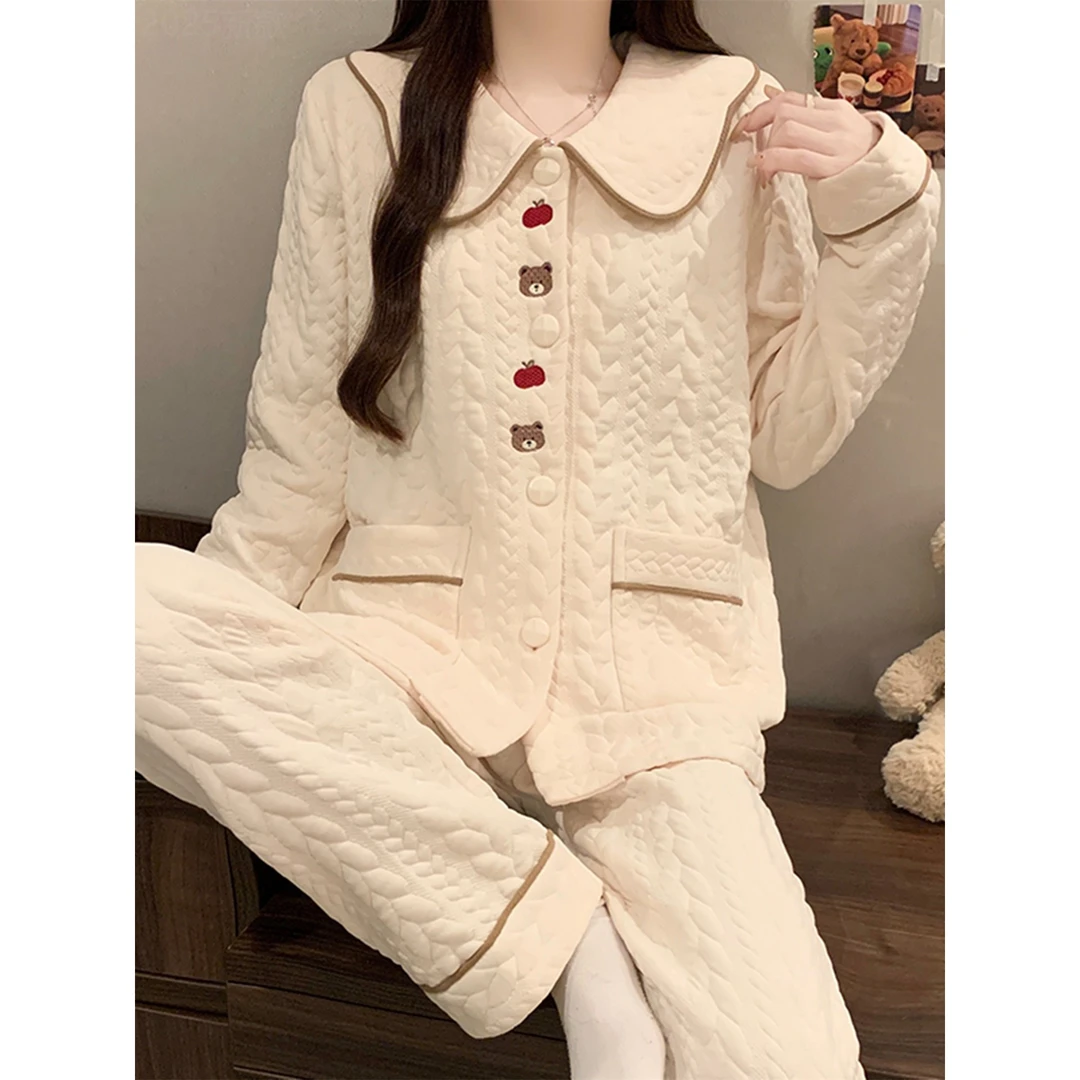 甜美小熊睡衣女款春秋冬季2025新女大学生冬家居羊绒带胸垫睡衣