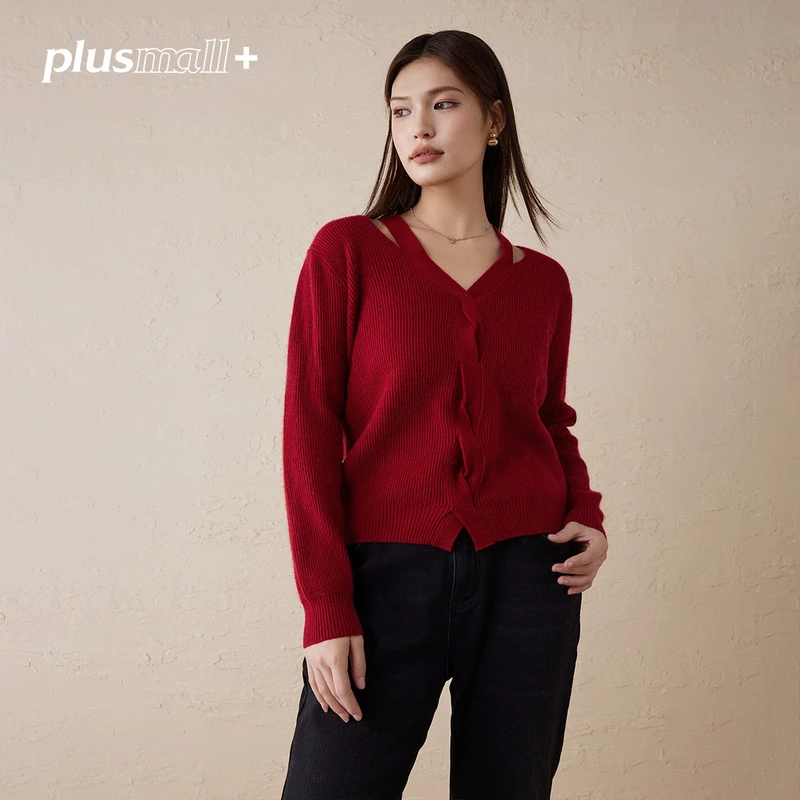 PLUSMALL 纯欲猎手 生态绒细坑条绞花氛围V领露肩毛衣PAC2411097