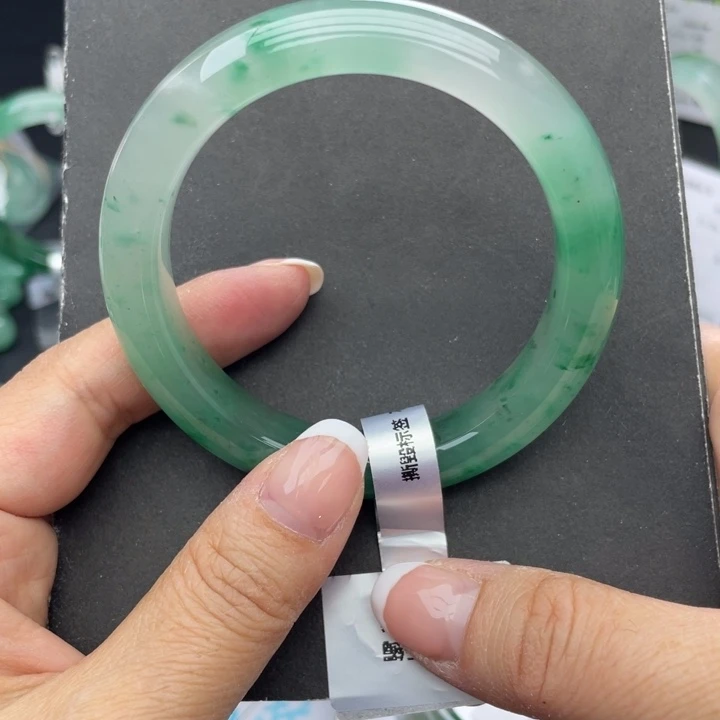 石英质玉未镶嵌手镯56