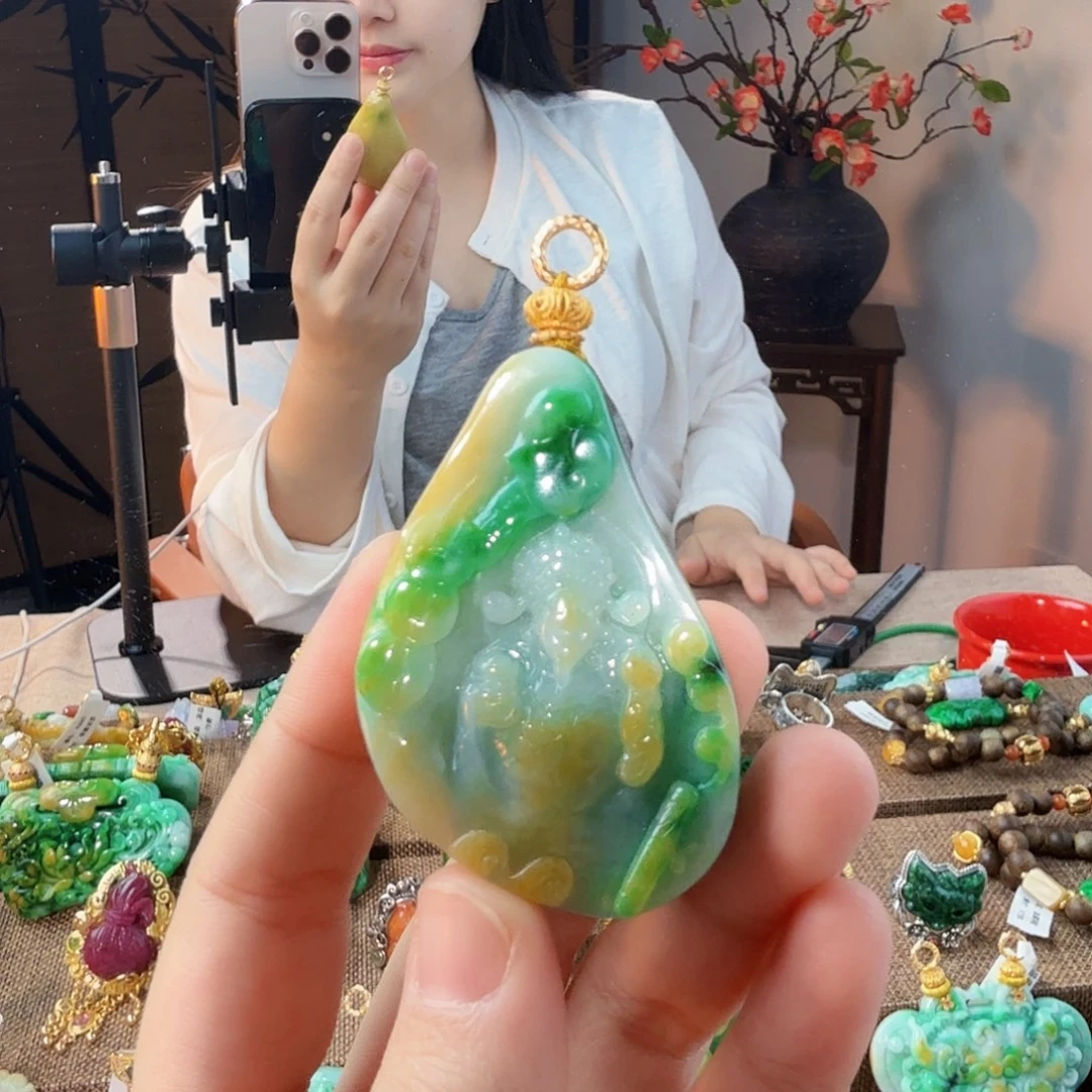 翡翠未镶嵌吊坠(赠链)
