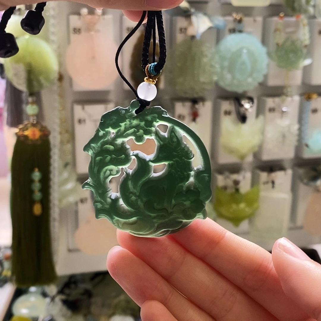 蛇纹石玉未镶嵌颈饰