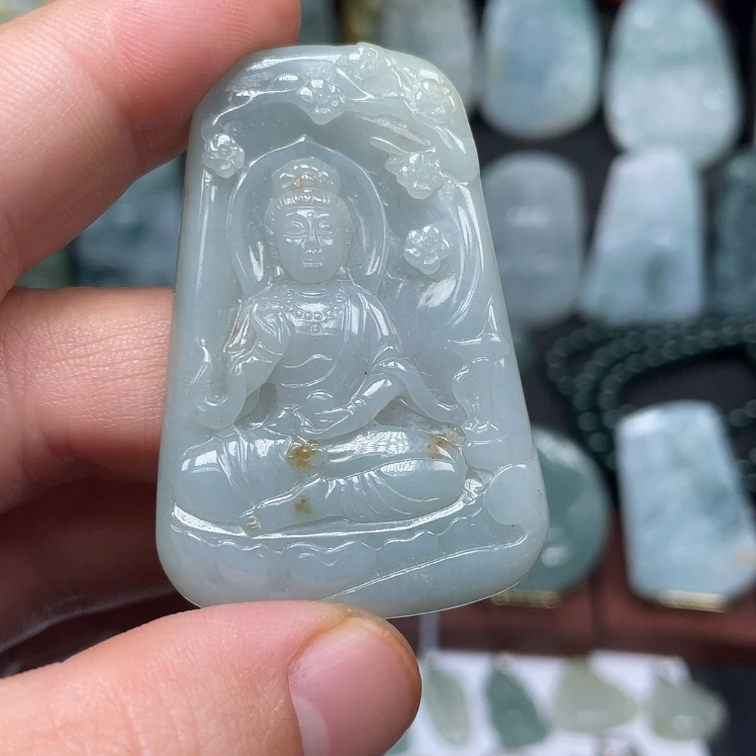 翡翠未镶嵌颈饰观音