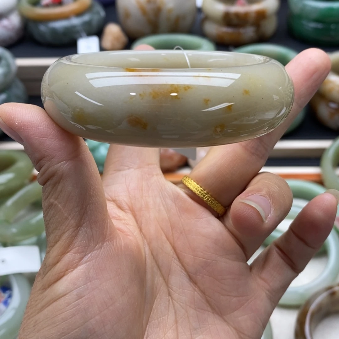 未镶嵌手镯石英质玉