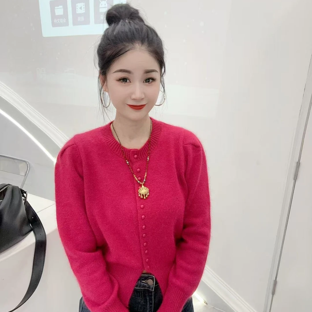 圆领亮色扣子开衫