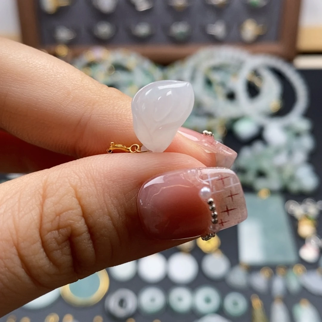 翡翠未镶嵌颈饰你有