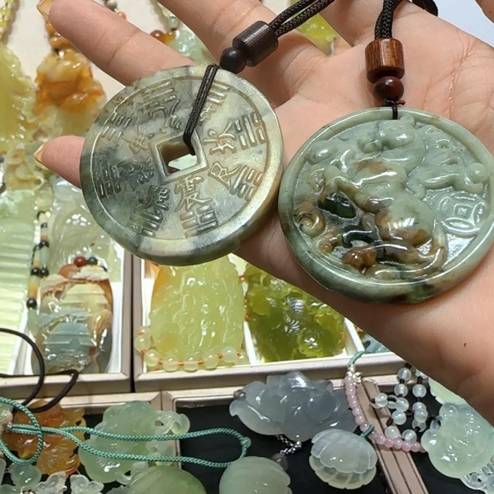 蛇纹石玉未镶嵌吊坠财****贝