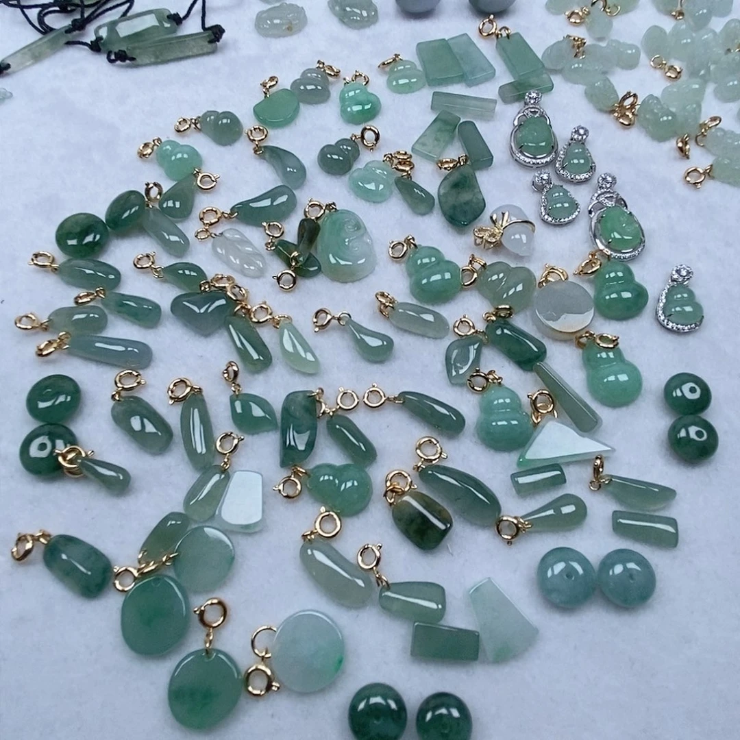 翡翠未镶嵌颈饰小****乐莲蓬