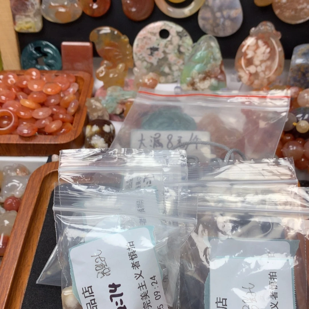 查罗石合金颈饰赵*帅