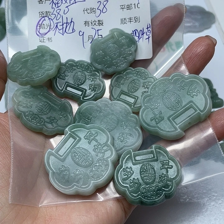 福***绳翡翠未镶嵌颈饰翡翠