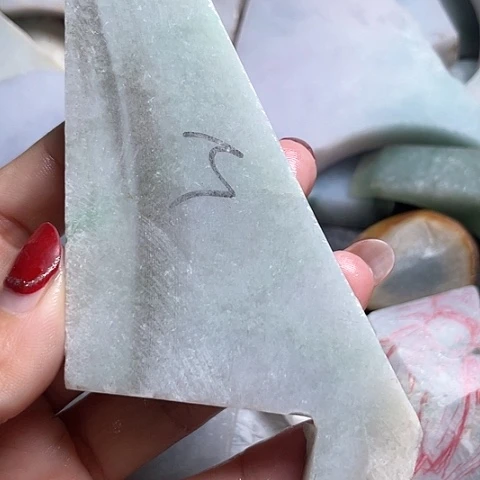 翡翠颈饰未镶嵌?****翡翠