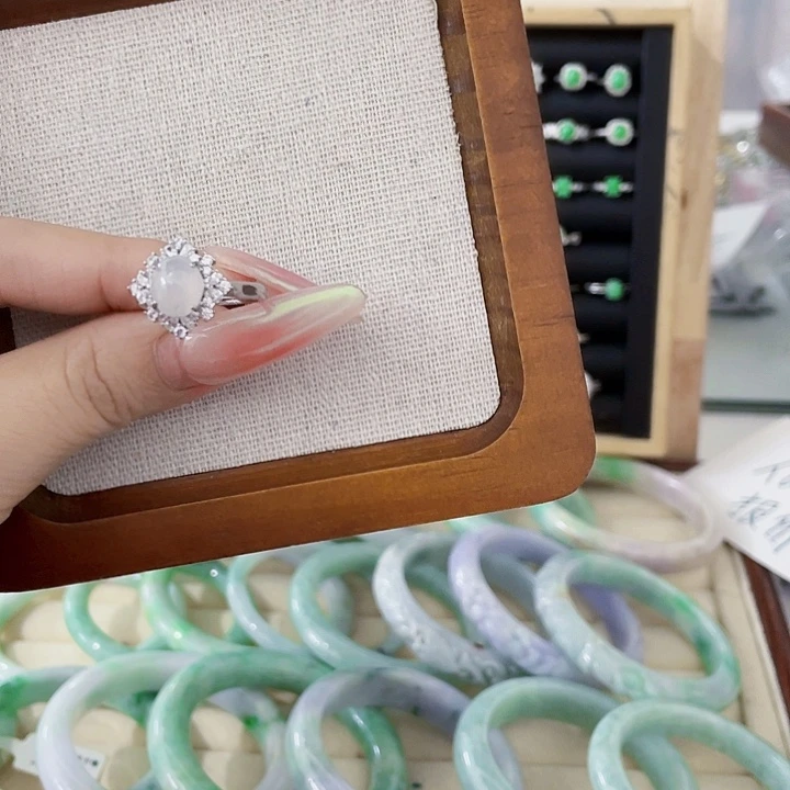 翡翠未镶嵌颈饰天然翡翠Ａ货