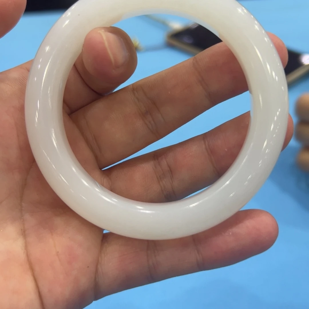 和田玉手镯未镶嵌?****家