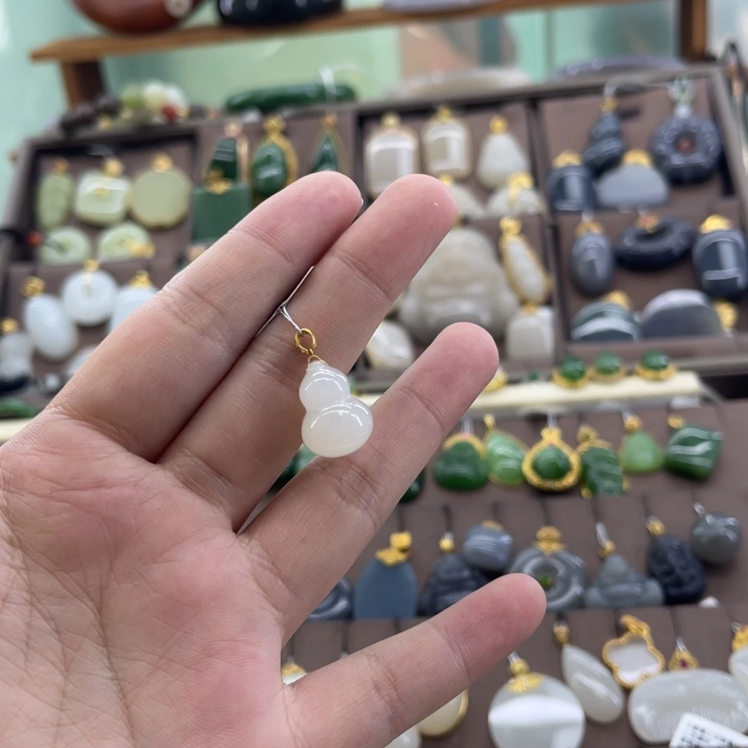 魏***么和田玉18K金镶嵌吊坠(不含链)