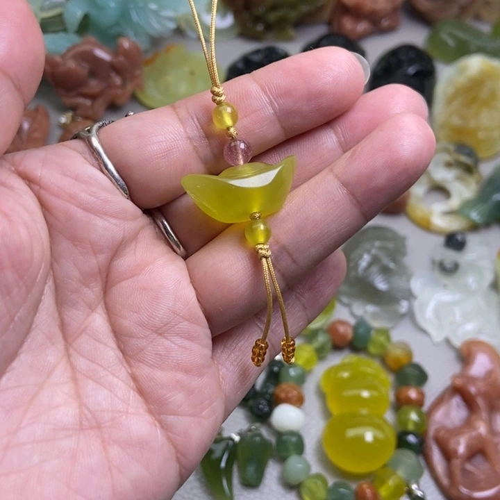 蛇纹石玉挂件未镶嵌