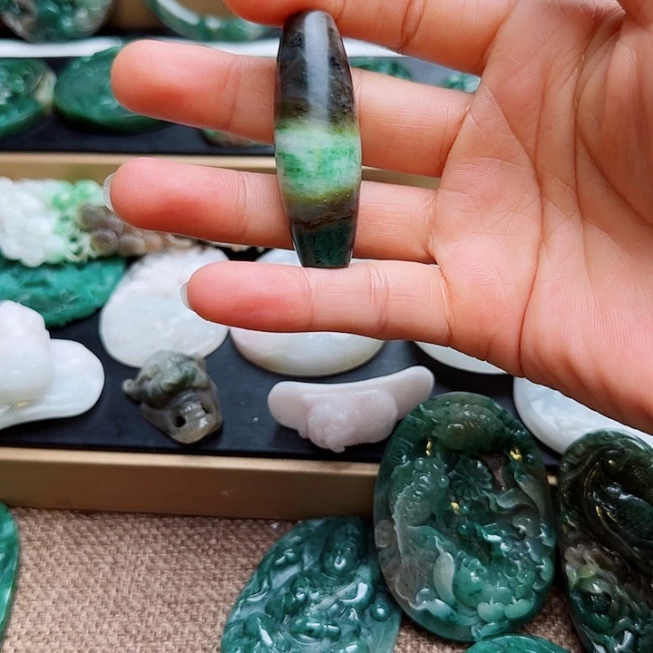 未镶嵌独山玉颈饰