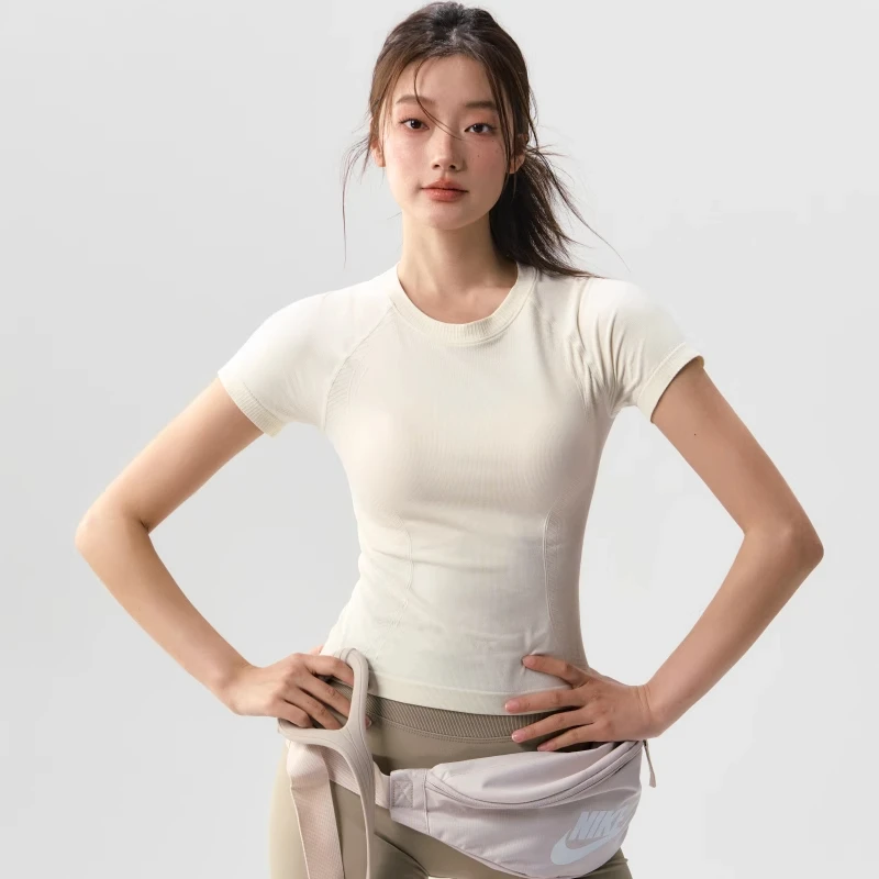 运动短袖女速干紧身瑜伽服上衣跑步羽毛球普拉提训练圆领健身t恤