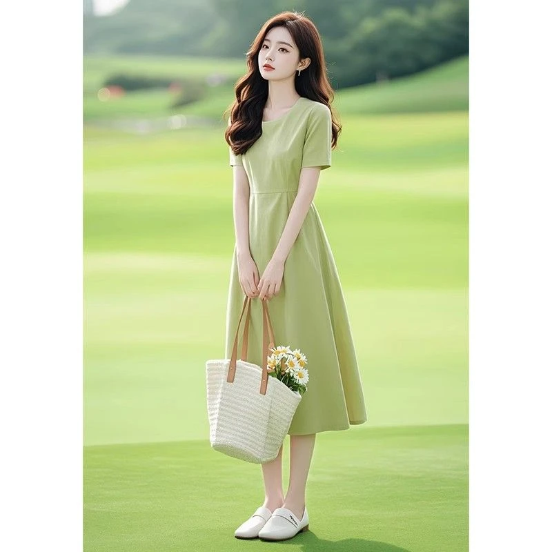 夏季新品微胖女生洋气减龄遮手臂钓系约会度假风极简绿色连衣裙子