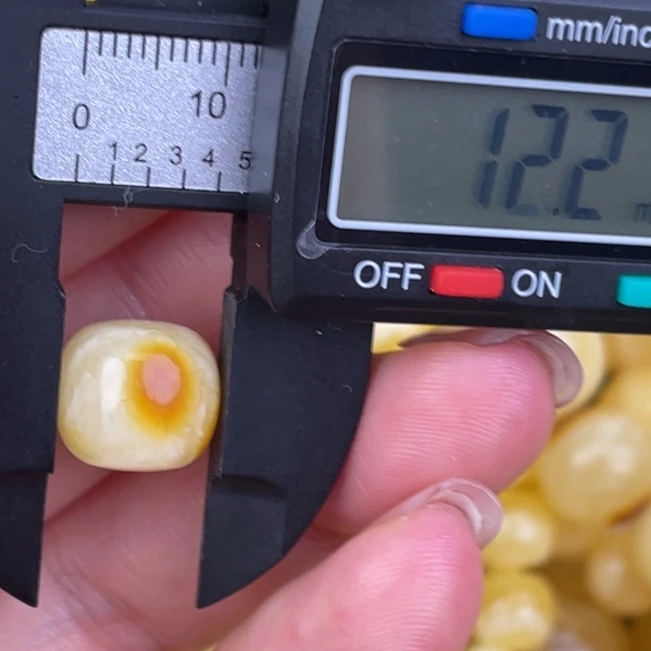 蜜蜡未镶嵌裸石132