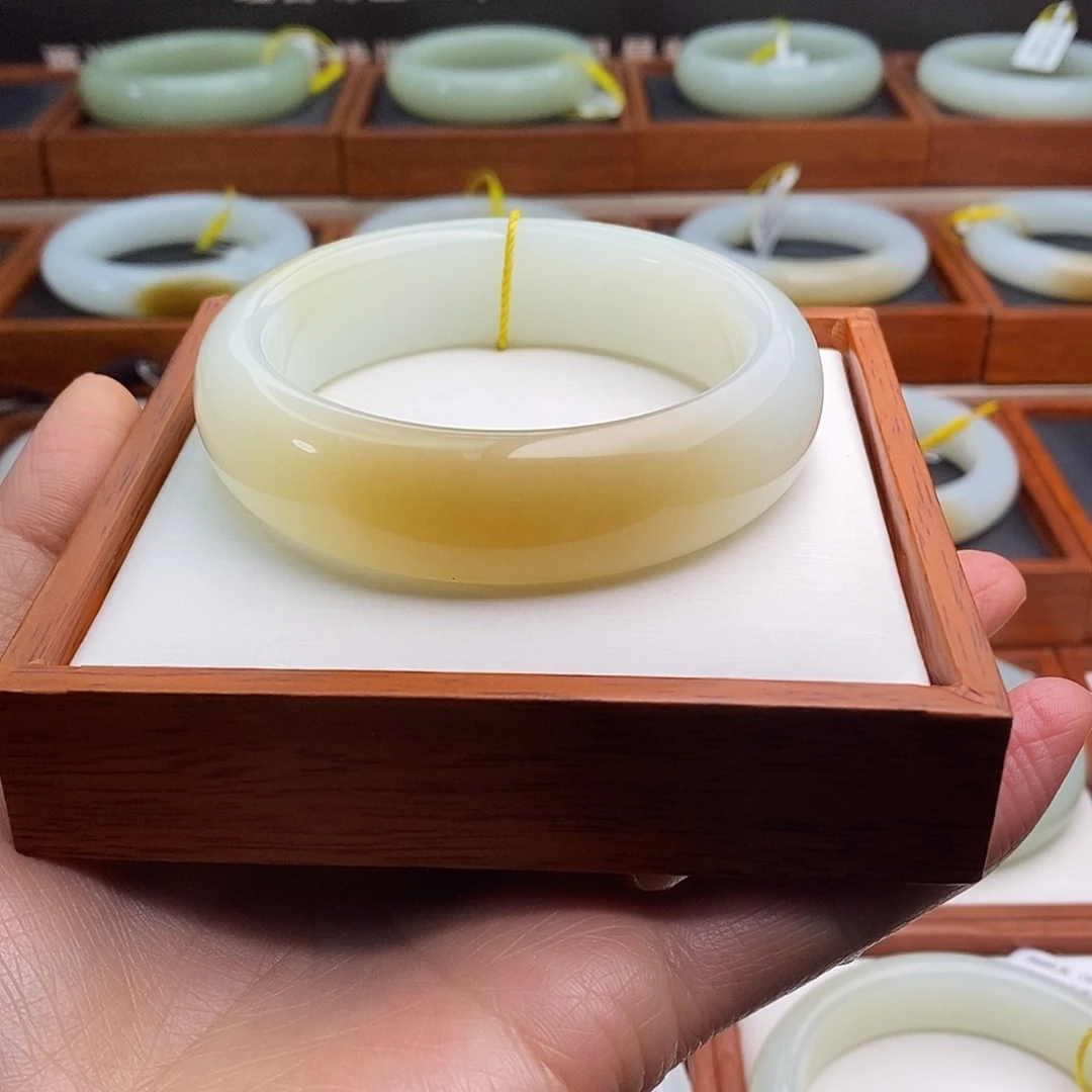 和田玉（糖玉）手镯未镶嵌