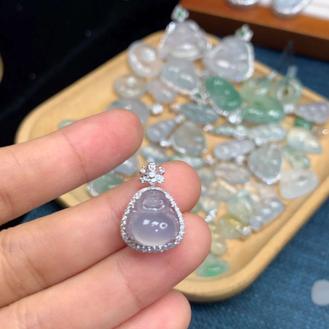 翡翠18K金镶嵌颈饰翡翠