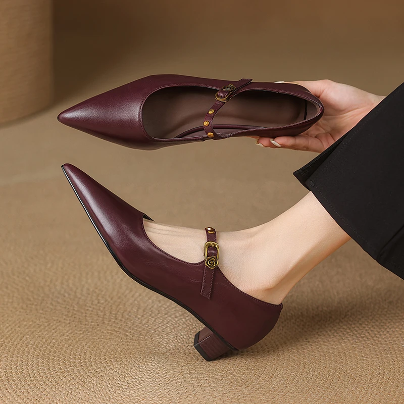 3.5cm复古风尖头一字带高跟鞋女粗跟百搭尖头酒红色浅口气质单鞋