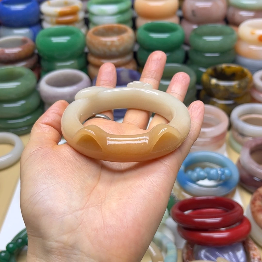 @***安石英质玉未镶嵌手镯