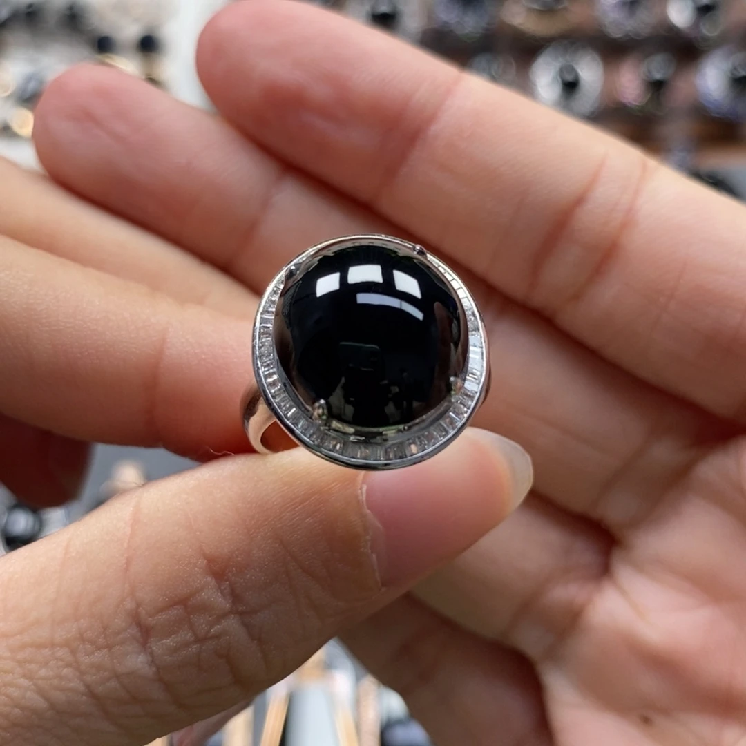 18K金镶嵌戒指翡翠墨翠