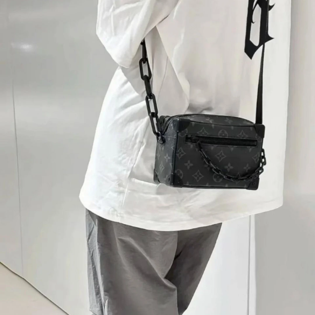 广州黑武士斜挎男包包黑武士包新款福龙马小挎包