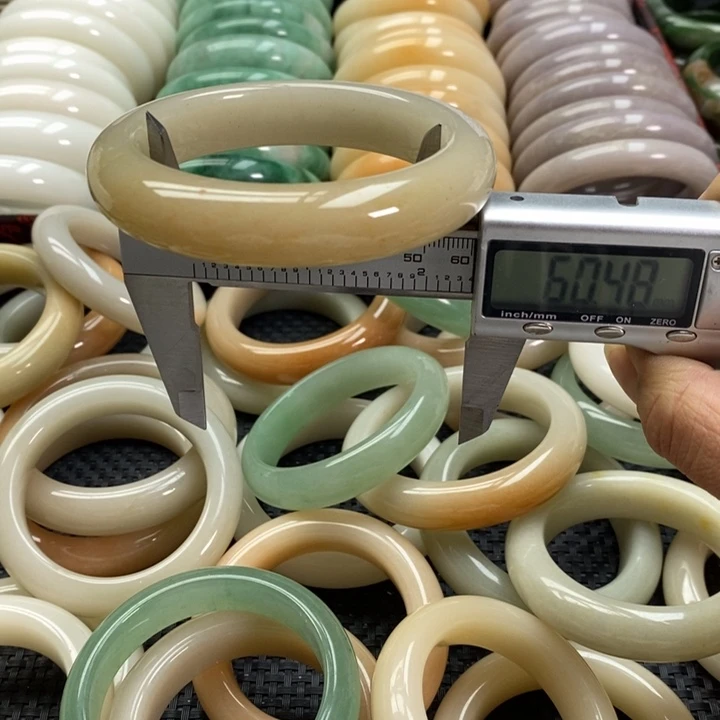 石英质玉未镶嵌手镯