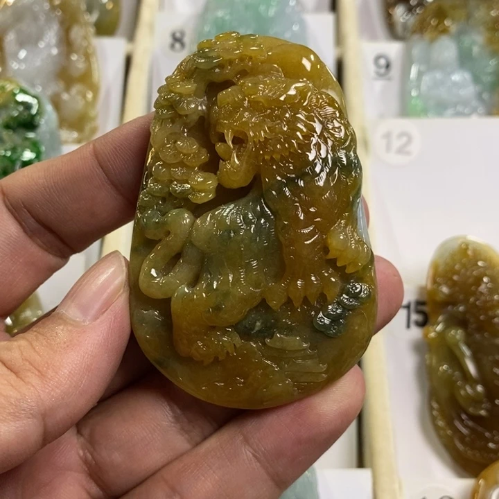 颈饰未镶嵌翡翠扣**哥