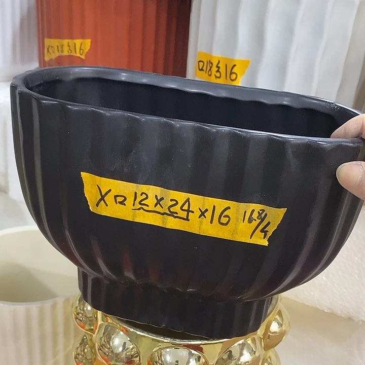 陶盆有孔 瑕疵针孔漏釉介意勿拍外口 24*12外高16