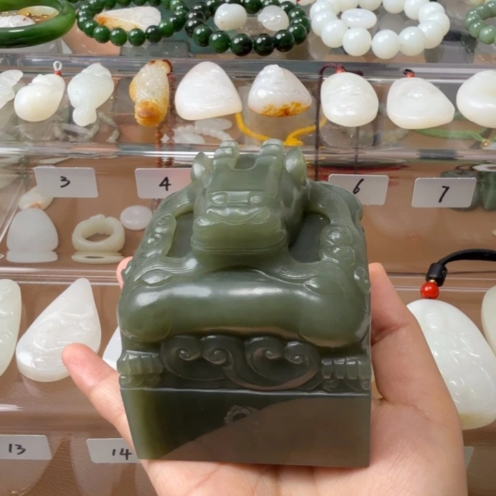 和田玉未镶嵌颈饰玉玺湖水绿