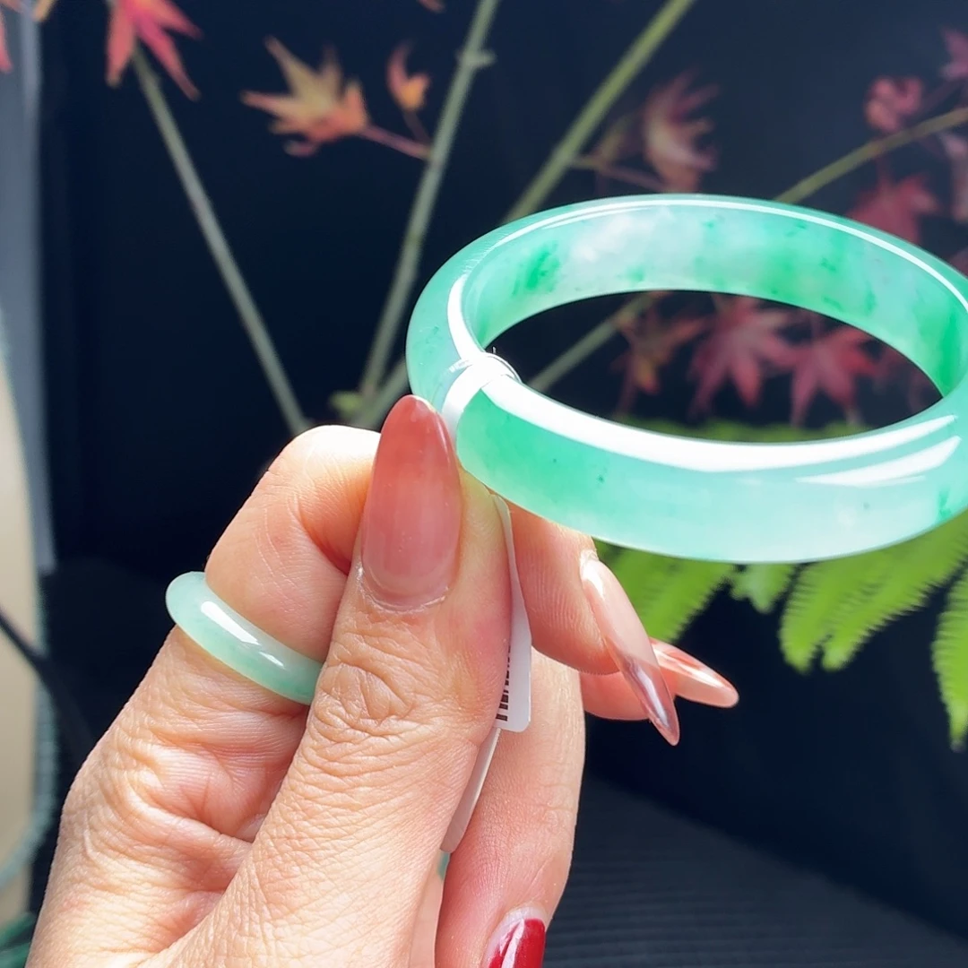 月***要石英质玉未镶嵌手镯