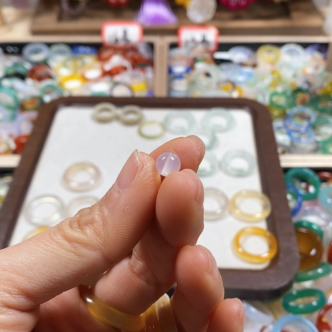 玛瑙/玉髓颈饰未镶嵌胡**?